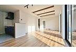 約16帖のLDK♪凹凸の少ない長方形に近いリビングなので家具のレイアウトが容易にできます!!適材適所に大型のサッシを取り付けているのでたいへん明るいリビングです♪