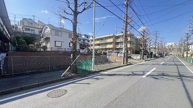 《外観》　■豊かな光が照らすこの場所は、たわいもない会話を楽しみ、ゆったりとした時間を過ごす場所。家族の日常が刻まれる大切な空間です。