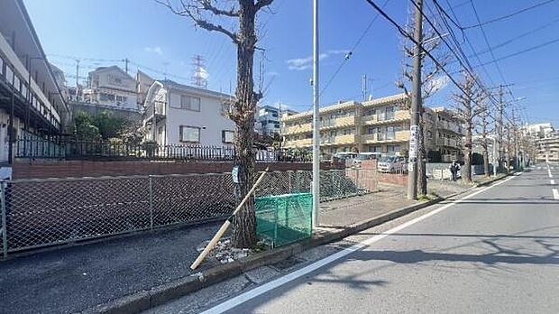 《現地》　青い空と白い雲、気分が晴れる場所がここにあります。