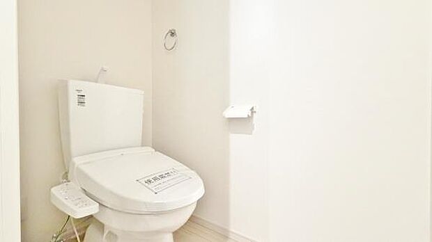 《トイレ》　■清潔感のある落ち着いたトイレ。