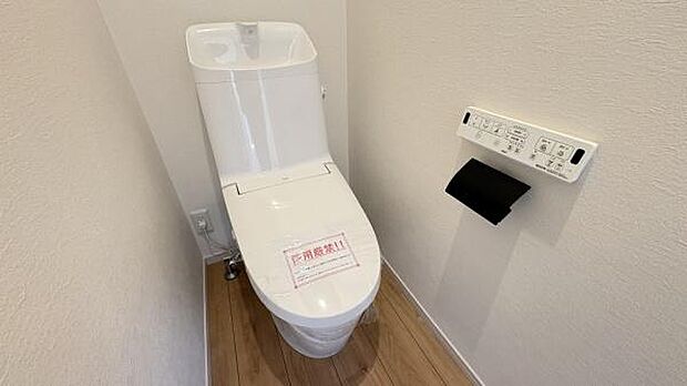 《トイレ》　■清潔感のある落ち着いたトイレ。