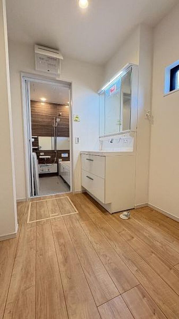 《洗面台》 ■朝のバタバタした身支度を支えてくれる洗面所。