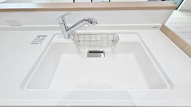 《キッチン》 ■人工大理石製シンク。幅と奥行きがありますので、食器洗時のストレスも減りそうです。