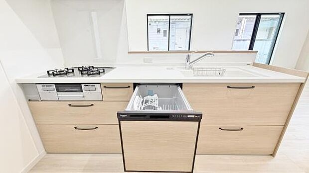 《キッチン》 使いやすい収納豊富なキッチンです。