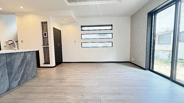 《リビングダイニング》　■上質な時間を育む暮らしのメインステージ。寛ぎとご家族とのコミュニケーションを育む居心地のよい場所。