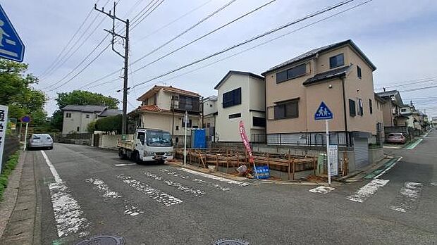 《前面道路》　■落ち着いた住環境です。