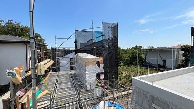 《現地》　さわやかな風が渡りたっぷり陽光がふりそそぐ立地。