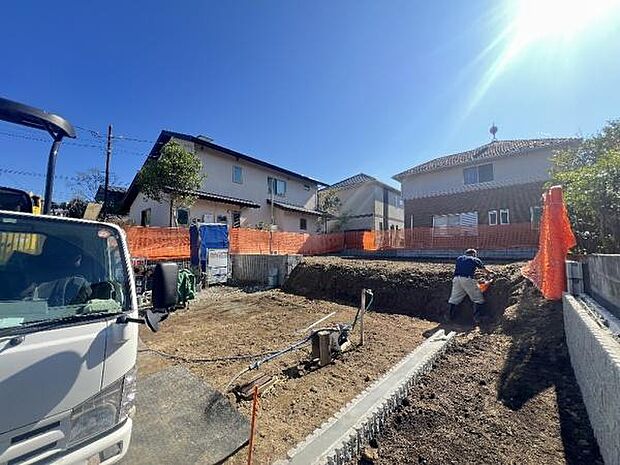 《現地》　青い空と白い雲、気分が晴れる場所がここにあります。
