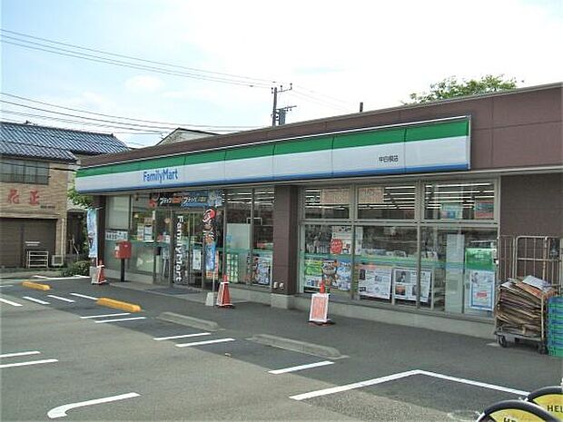 ファミリーマート中白根店まで609m