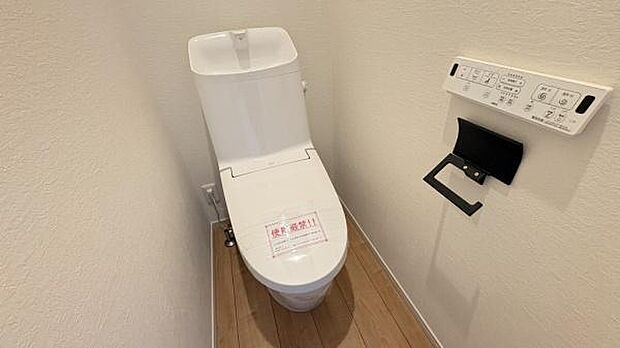 《トイレ》　■清潔感のある落ち着いたトイレ。