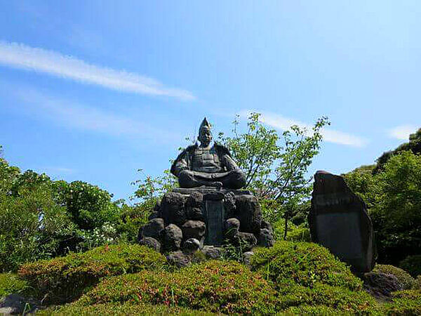 源氏山公園まで848m