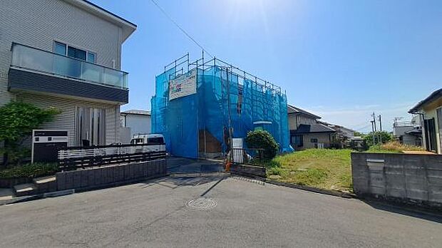 《外観》　■家族みんなが落ち着ける場所。明るい空間で心も暖か、朝から爽やかな気分。寝る時も包みこまれるようにふんわりと。家にいることが心と体に優しい暖かな暮らし。