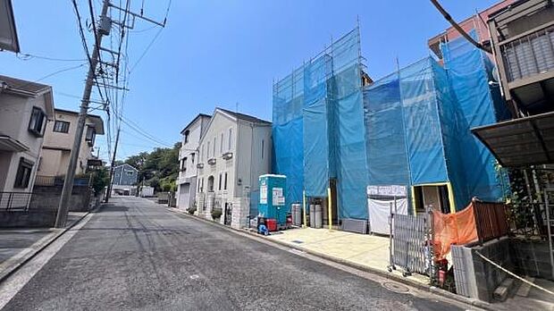 《前面道路》　■道路とフラットな区画です。