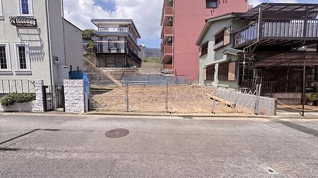 《前面道路》 ■「空」×「光」×「風」。開放感を具現化したような現地は、まさに「永住の地」としての選択肢です。
