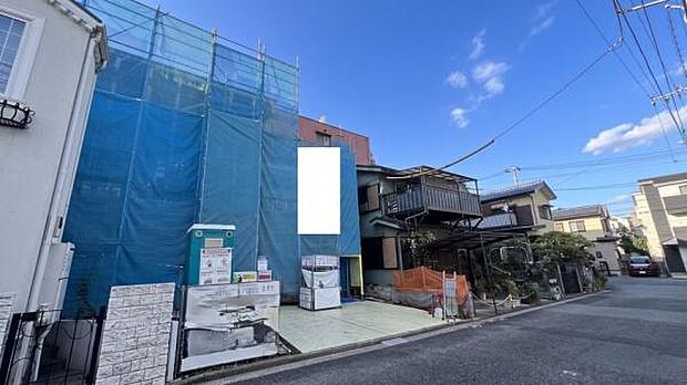 《外観》車通りも少ないため、落ち着いた雰囲気です。お子様がいらっしゃる方もご安心かと思います。