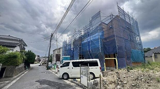 《外観》車通りも少ないため、落ち着いた雰囲気です。お子様がいらっしゃる方もご安心かと思います。