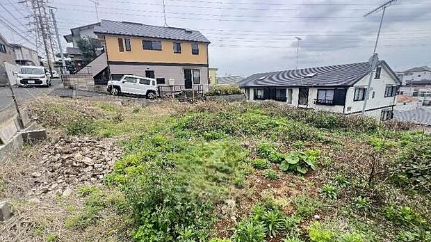 《前面道路》　■静かで落ち着いた雰囲気。