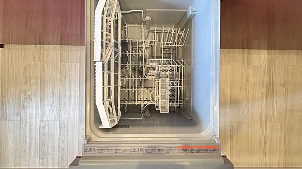《食器洗い乾燥機》■食事後もゆっくり過ごせる食器洗い乾燥機を設置。手洗いよりもキレイに洗え、節水にもなります。
