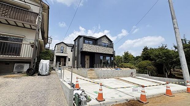 《前面道路》 ■道路と敷地はフラットな地形です。