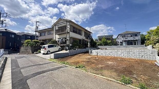《前面道路》 ■「空」×「光」×「風」。開放感を具現化したような現地は、まさに「永住の地」としての選択肢です。