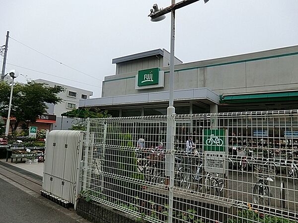 fuji鵠沼店まで811m、営業時間　10時から22時　小田急線鵠沼海岸駅が1番近い。鵠沼海岸にも近く、夏は観光客の方が多い。食品、日用雑貨など。