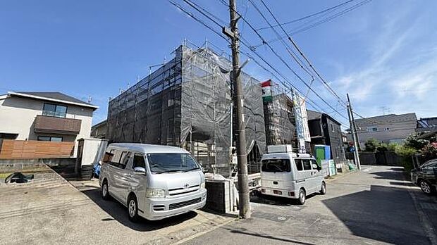 《外観》 豊かな光が照らすこの場所は、たわいもない会話を楽しみ、ゆったりとした時間を過ごす場所。家族の日常が刻まれる大切な空間です。