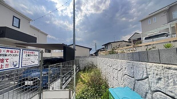 《現地》 安心して暮らせそうな住環境です。