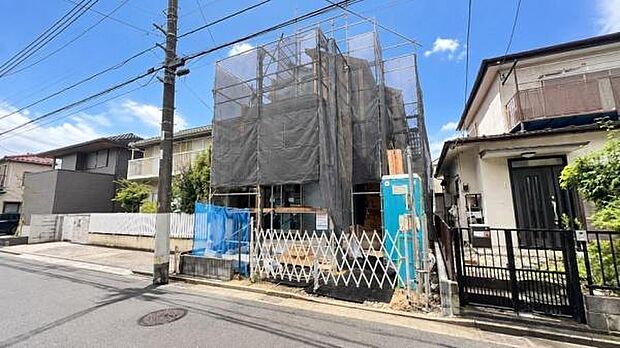 《前面道路》　■「空」×「光」×「風」。開放感を具現化したような現地は、まさに「永住の地」としての選択肢です。