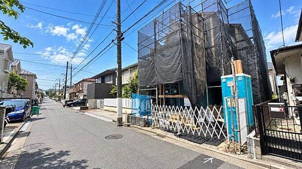 《前面道路》　■道路とフラットな区画です。