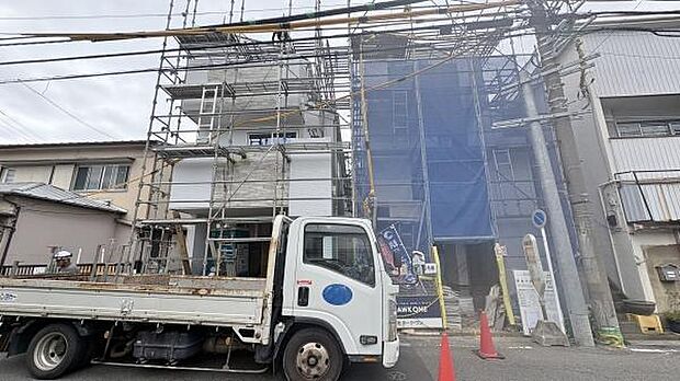 《前面道路》 ■道路と敷地はフラットな地形です。