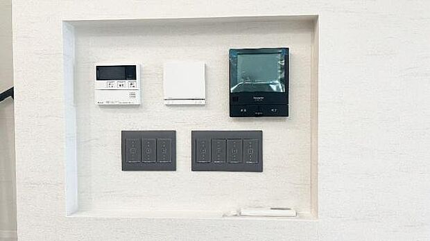 テレビモニター付きインターホンで相手の顔を確認できますので安心ですね。