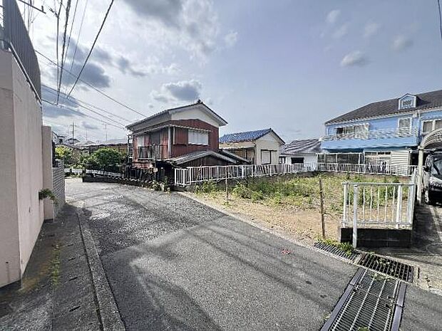 《外観》　豊かな光が照らすこの場所は、たわいもない会話を楽しみ、ゆったりとした時間を過ごす場所。家族の日常が刻まれる大切な空間です。