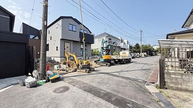 《前面道路》 ■「空」×「光」×「風」。開放感を具現化したような現地は、まさに「永住の地」としての選択肢です。