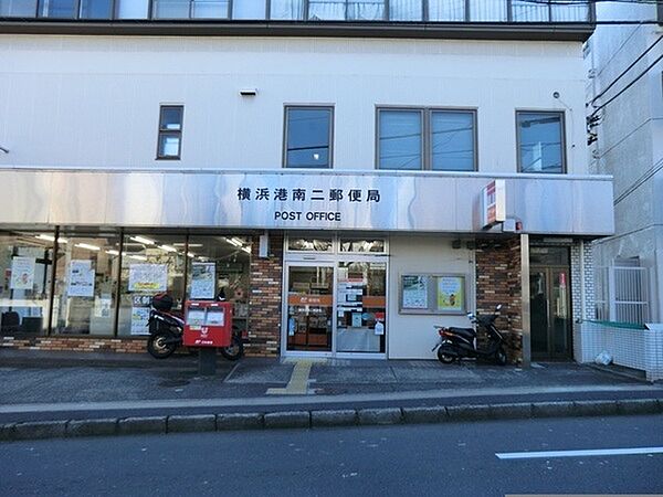 横浜港南二郵便局まで669m
