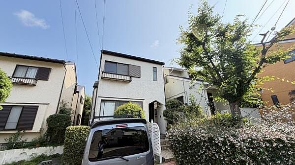 《外観》　豊かな光が照らすこの場所は、たわいもない会話を楽しみ、ゆったりとした時間を過ごす場所。家族の日常が刻まれる大切な空間です。