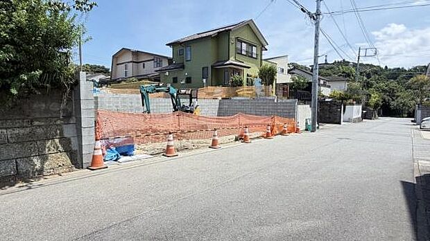 《前面道路》 ■落ち着いた住環境です。