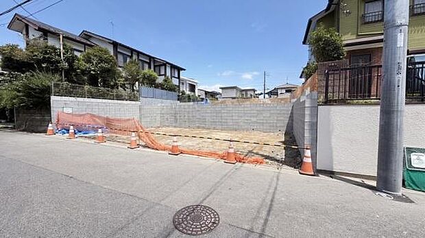 《現地》　さわやかな風が渡りたっぷり陽光がふりそそぐ立地。