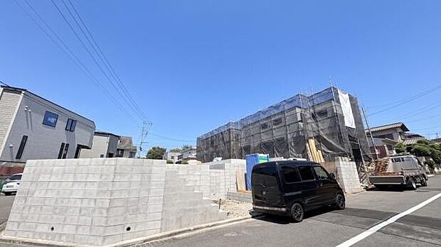 《外観》　■一戸建ての多いエリア、静かで落ち着いた雰囲気。シンプルで美しいフォルム空気までクリーンになるような佇まい。心地よいライフスタイルが実現できるそんな予感。