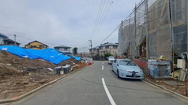《外観》 ■一戸建ての多いエリア、静かで落ち着いた雰囲気。シンプルで美しいフォルム空気までクリーンになるような佇まい。心地よいライフスタイルが実現できるそんな予感。