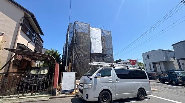 《外観》　■一戸建ての多いエリア、静かで落ち着いた雰囲気。シンプルで美しいフォルム空気までクリーンになるような佇まい。心地よいライフスタイルが実現できるそんな予感。
