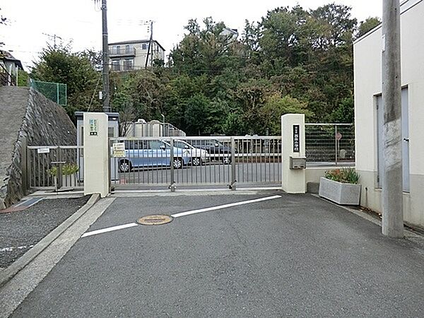 横浜市立西柴小学校まで1484m