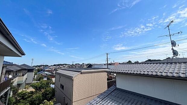《眺望》 ■目の前には気持ちの良い青空が広がります。開放的で開けた空間が望めます。