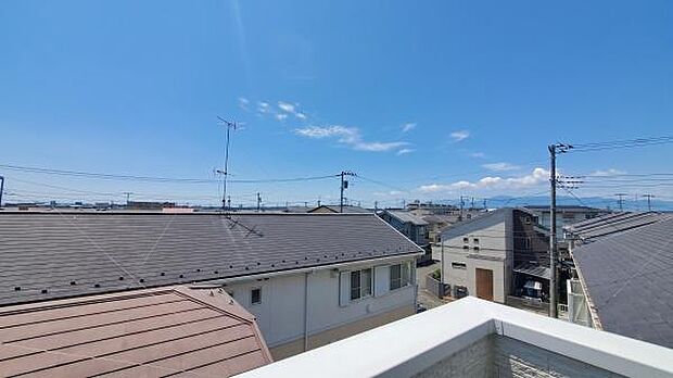 《眺望》 ■目の前には気持ちの良い青空が広がります。開放的で開けた空間が望めます。