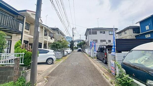 《前面道路》 ■落ち着いた住環境です。