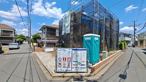《外観》 ■豊かな光が照らすこの場所は、たわいもない会話を楽しみ、ゆったりとした時間を過ごす場所。家族の日常が刻まれる大切な空間です。