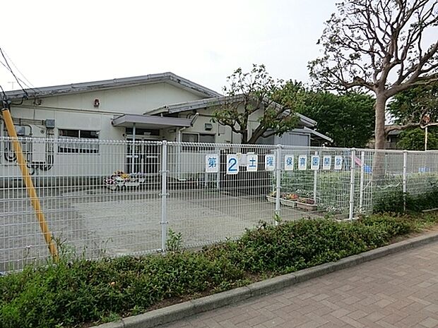 宮沢保育園まで803m、鳩の森愛の詩宮沢保育園。園庭に大きな桜の木が3本あります。