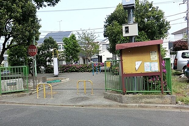 宮田町三丁目公園まで181m、松原商店街側より、裁判所通を上った左手側にある小さな公園。お砂場があります。