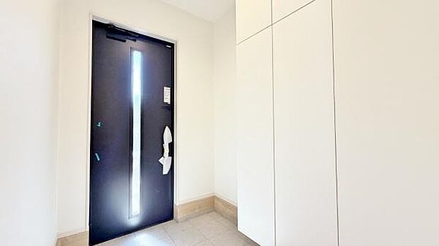 《玄関》 ■シューズボックス付きで玄関もスッキリ。
