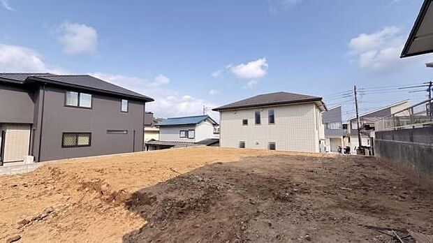 《現地》 さわやかな風が渡りたっぷり陽光がふりそそぐ立地。