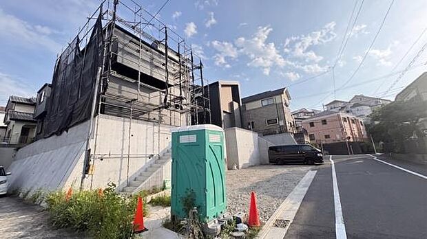 《現地》 安心して暮らせそうな住環境です。